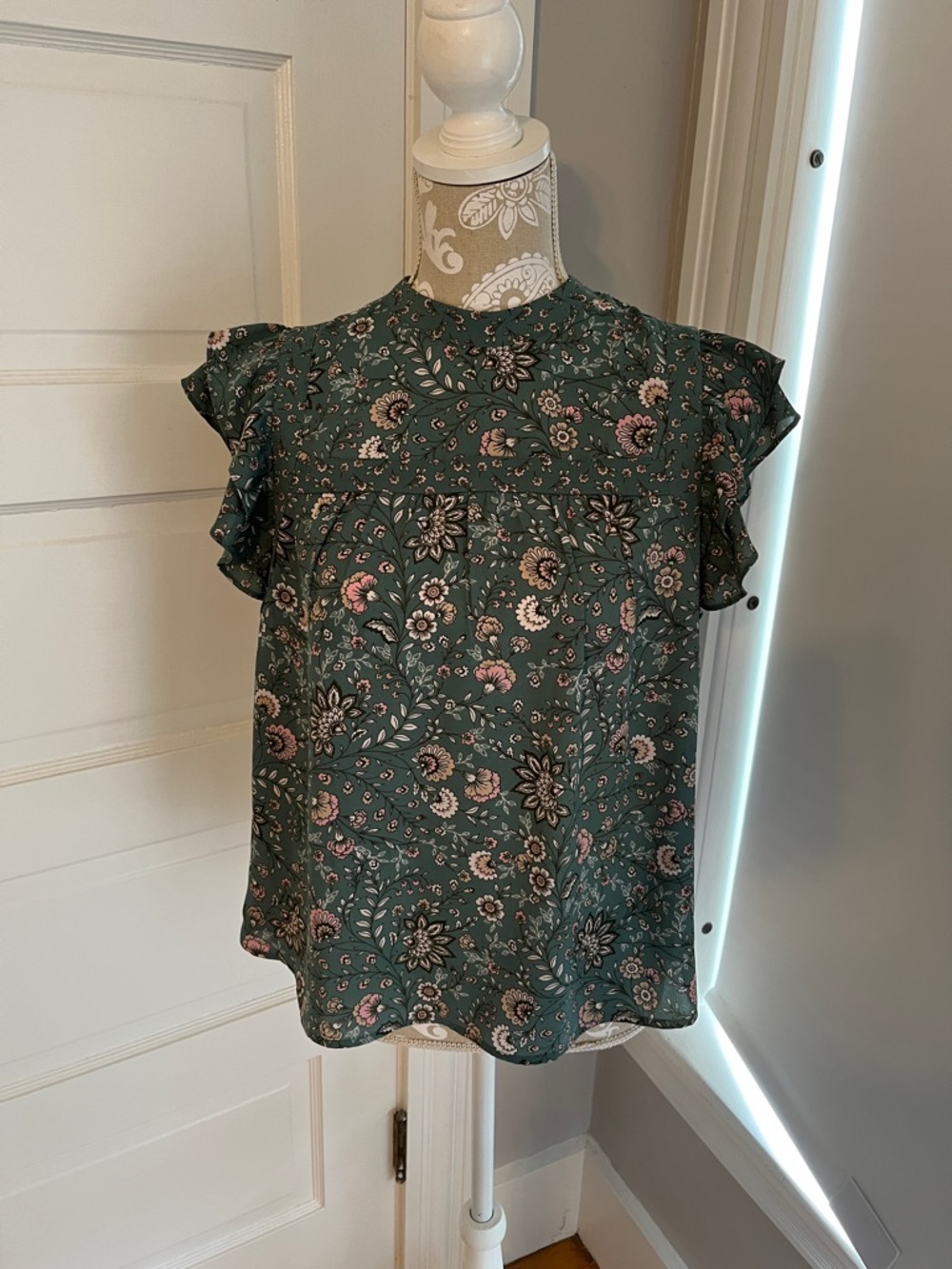 DR2 Size S Floral Ruffle Cap-Sleeve Blouse Light Green Pink